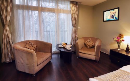 Deluxe Room image 2