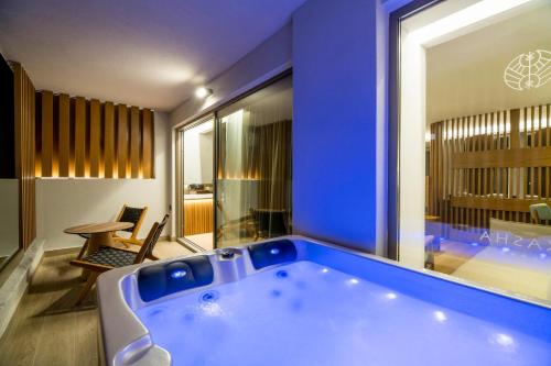 Akasha Beach Hotel & Spa Room Type - Dazzling Junior Suite Outdoor Hot Tub Akasha Beach Hotel & Spa Room Type - Dazzling Junior Suite Outdoor Hot Tub