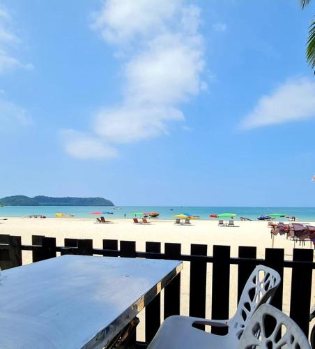 해변, 베스트 스타 리조트 (Best Star Resort) near Cenang Beach