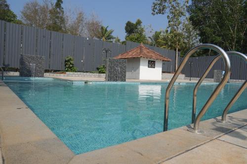 Peldbaseins, Anamala Serenity Homestay Kerala in Lakkidi