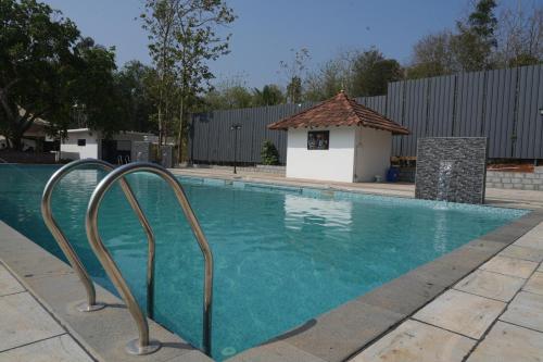 Peldbaseins, Anamala Serenity Homestay Kerala in Lakkidi