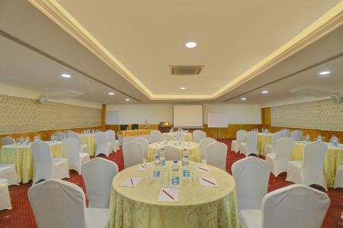 Monarch Luxur - Infantry Road – Bangalore, MN