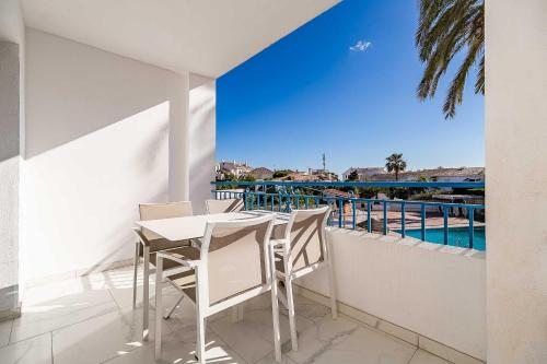 Riviera del Sol bright balcony with pool Ref 184