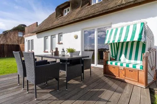 Fischerhaus am Strand Appartement Gartenwohnung in Brösum, Deutschland
