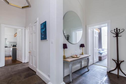 Magnificent Georgian 3-Bedroom Apartment in New Town, Эдинбург (фото 10)