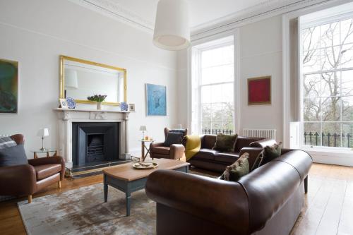 Magnificent Georgian 3-Bedroom Apartment In New Town