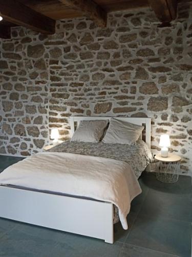 Chambre indépendante - style studio - avec jardin à la campagne chambre d'hôte Montsalvy