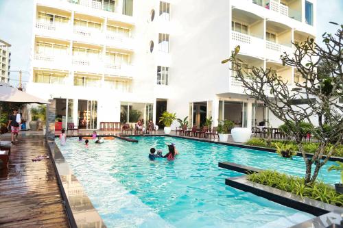 Swimming pool, Naiya Sea Resort in Sihanoukville