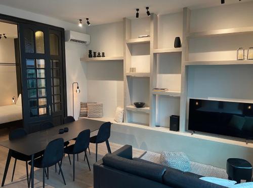 Historic 3 Bedroom Art-Nouveau Apartment with Airconditioning - Walk to Station Gent Sint-Pieters & Close to City Centre - Location saisonnière - Gand