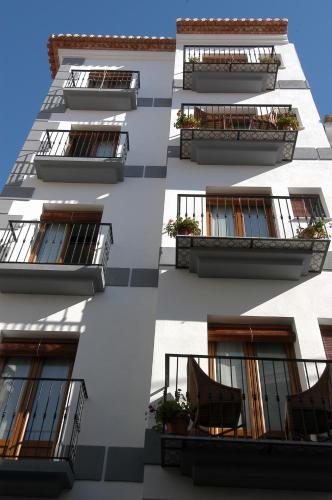 Apartamentos El Tranco del Mar - image 3