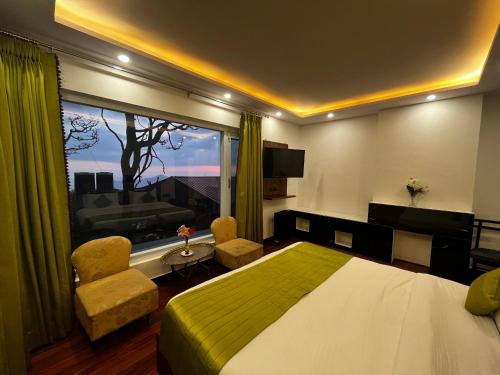 The Warrick Homestay, A Luxe Stay Near Mall Road, Shimla