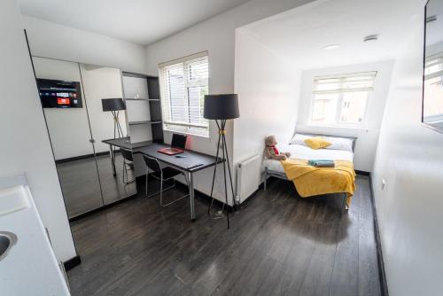 STAY SA Cosy equipped studios available 10 mins from the city! Free WIFI &50 SMART TV's!, Birmingham (Foto 2)