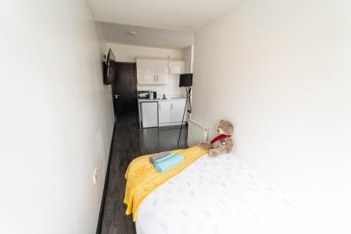 STAY SA Cosy equipped studios available 10 mins from the city! Free WIFI &50 SMART TV's!, Birmingham (Foto 7)