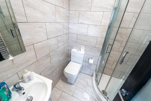 STAY SA Cosy equipped studios available 10 mins from the city! Free WIFI &50 SMART TV's!, Birmingham (Foto 8)