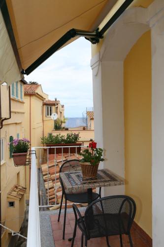 Deluxe Double or Twin Room with Balcony image 7