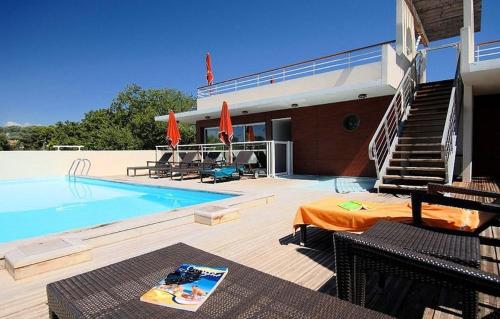 Grand studio antibes piscine parking terrasse - Location saisonnière - Antibes