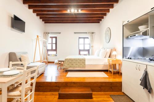 Double or Twin Room image 7