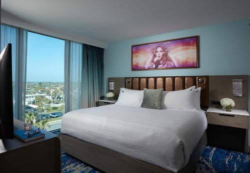 City View King Bedroom Suite