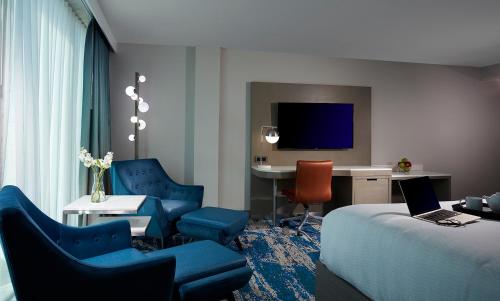 City View 2 Queens with Balcony