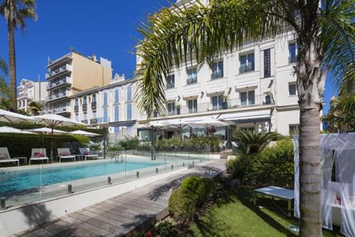 Exterior view, Hotel Le Canberra in Cannes