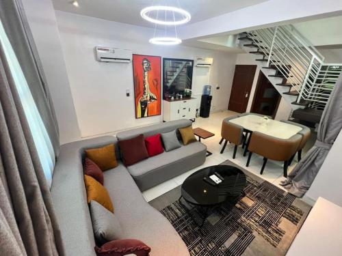 Deborah B6-Stylish 2bedroom with Washer Basketball Court