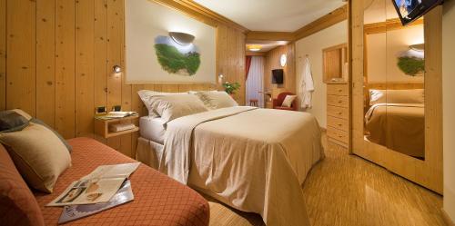 Superior Triple Room image 5