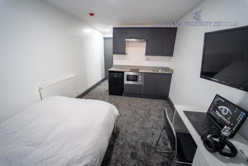 76 Bournbrook road Equipped studios near QE, Birmingham (photo 4)