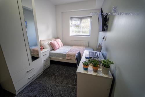 76 Bournbrook road Equipped studios near QE, Birmingham (photo 7)