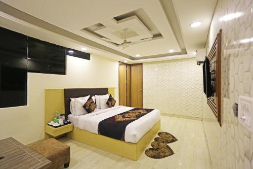 Bed, HOTEL D'CAPITOL - DELHI AIRPORT in Indira Gandhi Int'l Airport