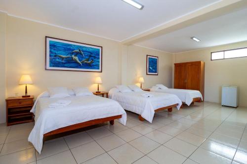 1 double bed, 1 twin bed