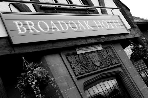 The Broadoak Hotel - Accommodation - Ashton under Lyne