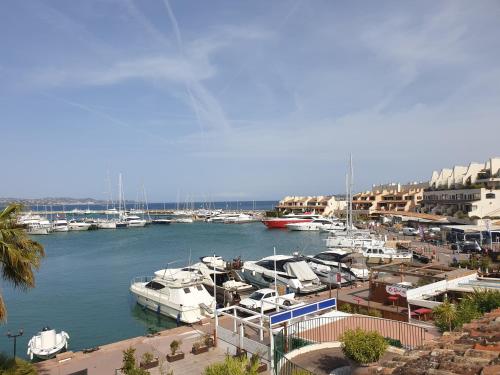 Superbe 2 chambres vue port et mer 100 mètres plage - Location saisonnière - Cogolin