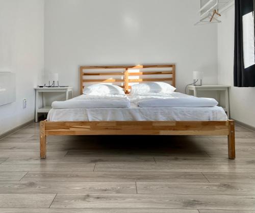 2 queen beds, 2 twin beds