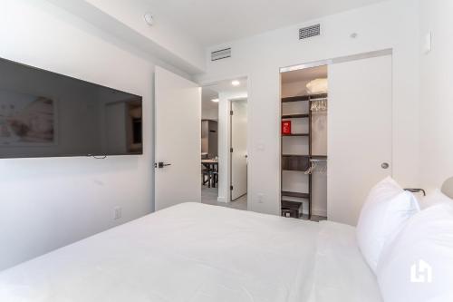Deluxe Queen Suite image 9