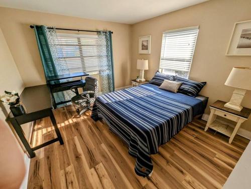 Modern & Comfy Lagoon Oasis - River Views - Parking in Titusville, USA