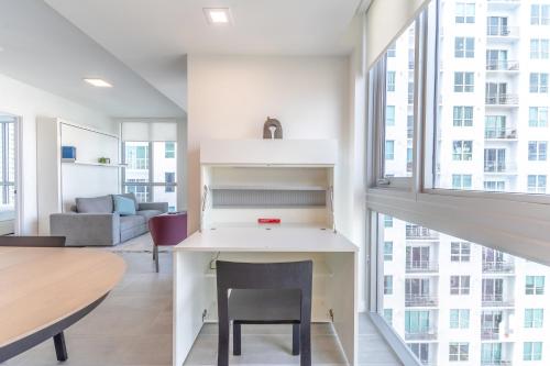 One-Bedroom Suite image 6