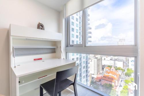 One-Bedroom Suite image 7