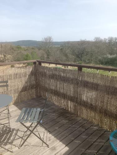 La Chouette Villa, chambre Mazet de 11m2 pièce sous-pente accés par escalier en bois - Accommodation - Cannes-et-Clairan