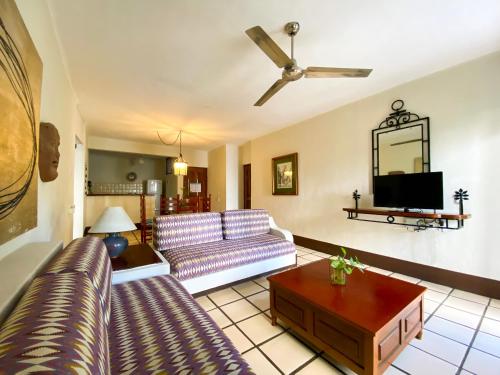 1 king bed, 1 sofa bed