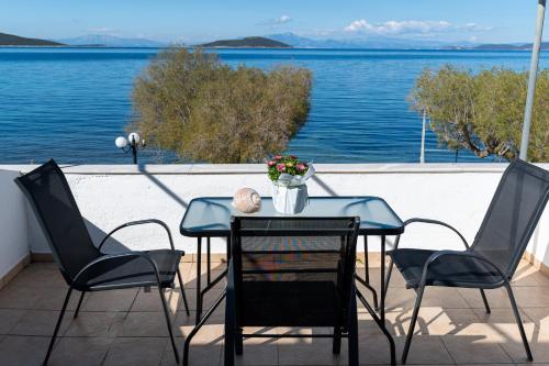 Ο Μόλος (Ο Μολος) in มาร์มารี