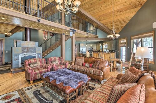 Beautiful Eureka Cabin Rental on Golf Resort!