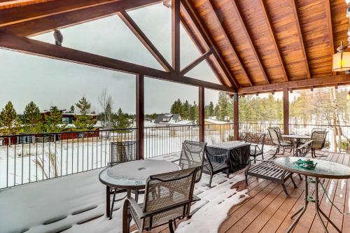 Beautiful Eureka Cabin Rental on Golf Resort!