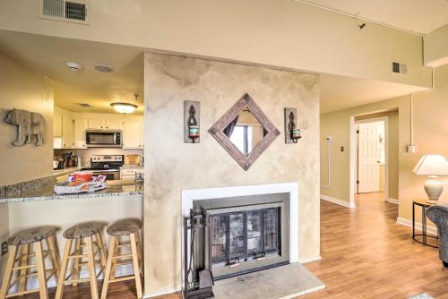 Condo with Balcony about 3 Mi to Sugar Mountain Resort! in Sugar Mountain, USA