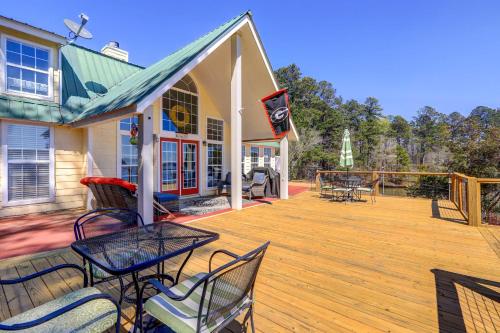 Waterfront Vacation Rental Home on Lake Sinclair!