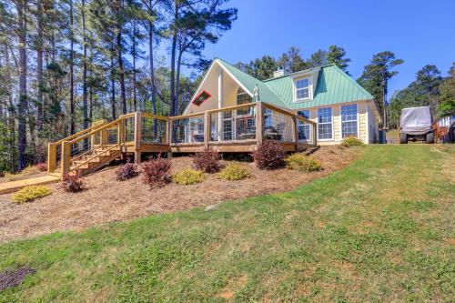 Waterfront Vacation Rental Home on Lake Sinclair!