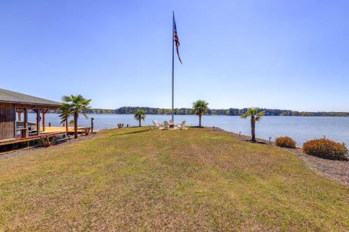 Waterfront Vacation Rental Home on Lake Sinclair!