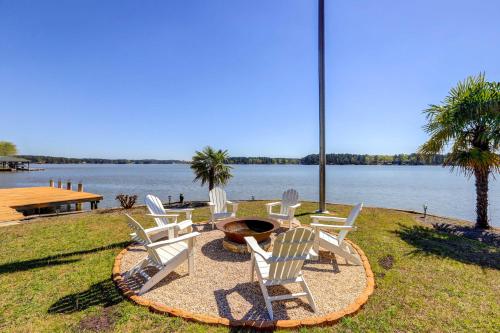 Waterfront Vacation Rental Home on Lake Sinclair!