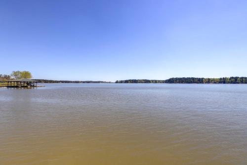 Waterfront Vacation Rental Home on Lake Sinclair!