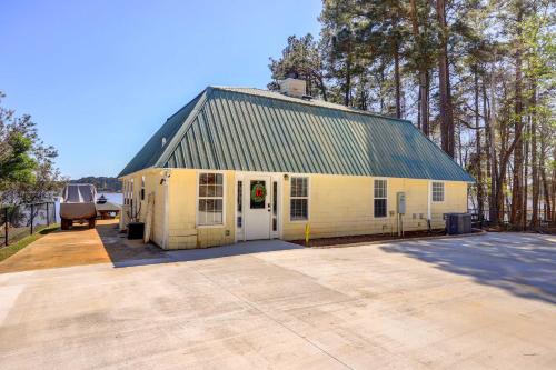 Waterfront Vacation Rental Home on Lake Sinclair!