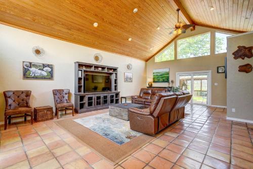 New Braunfels Retreat Relax at The Hideout in New Braunfels, USA